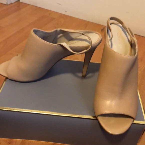 Shoes - Picture 1 of 3